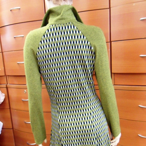 MID-CALF COLLARED DRESS GREEN MADE IN EUROPE - Picture 4 of 5