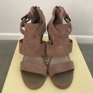 Hinge- Cora' Block Heel Sandal - Size 4M