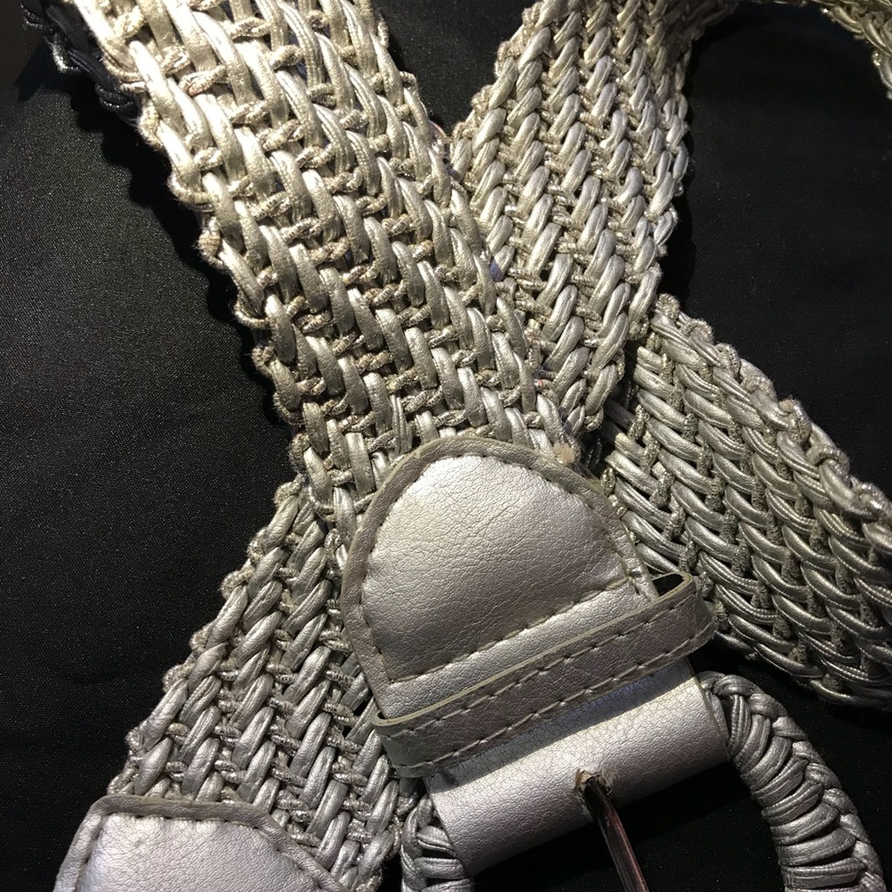 BEAUTIFUL SILVER BELT INTERWOVEN WITH SPARKLE