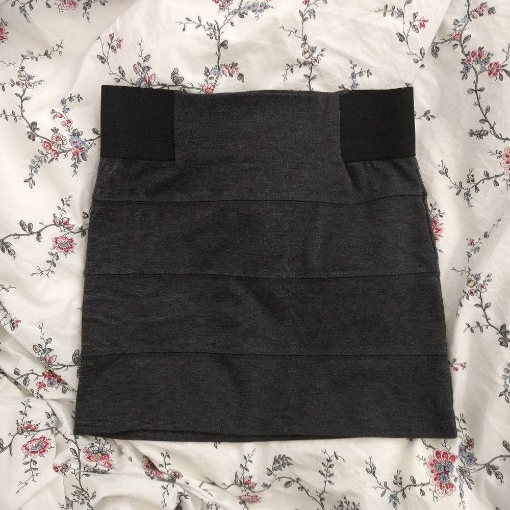 Guess mini skirt