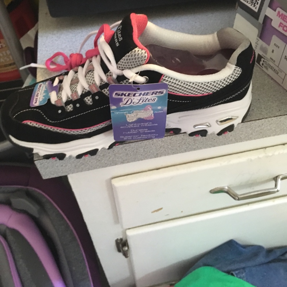 Skechers super cute pink and black NWT
