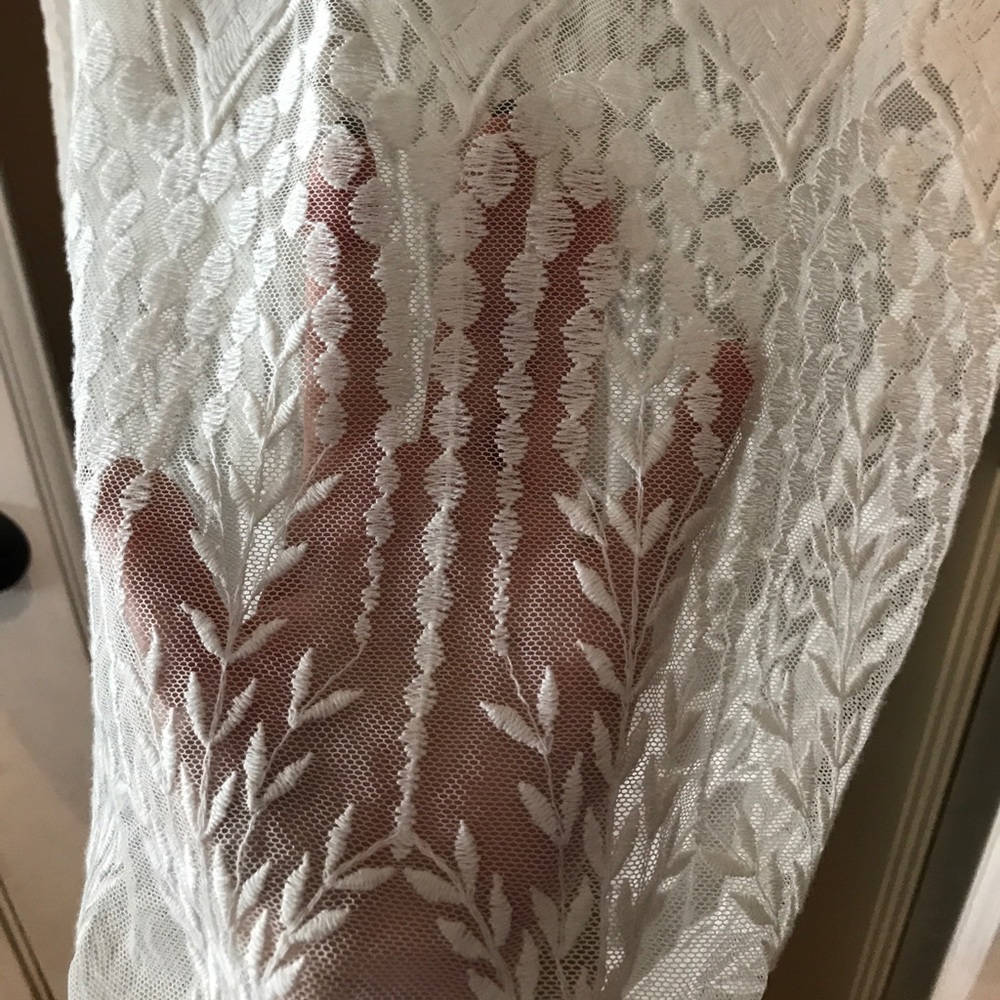 IVORY LACE DRESS - Picture 2 of 4