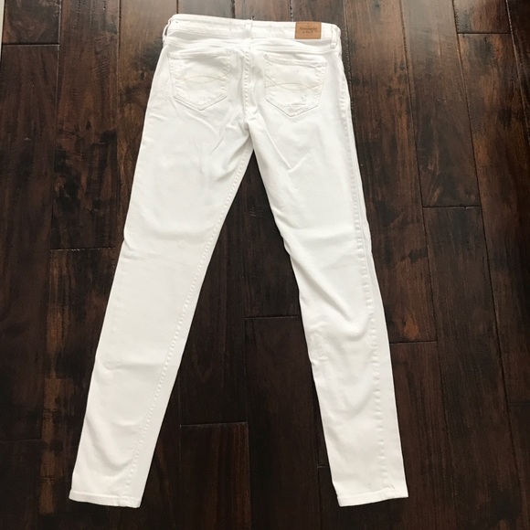 Abercrombie and Fitch - white jean - Picture 2 of 3