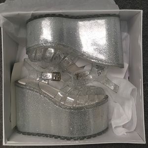 Hella Jelly UNIF platforms