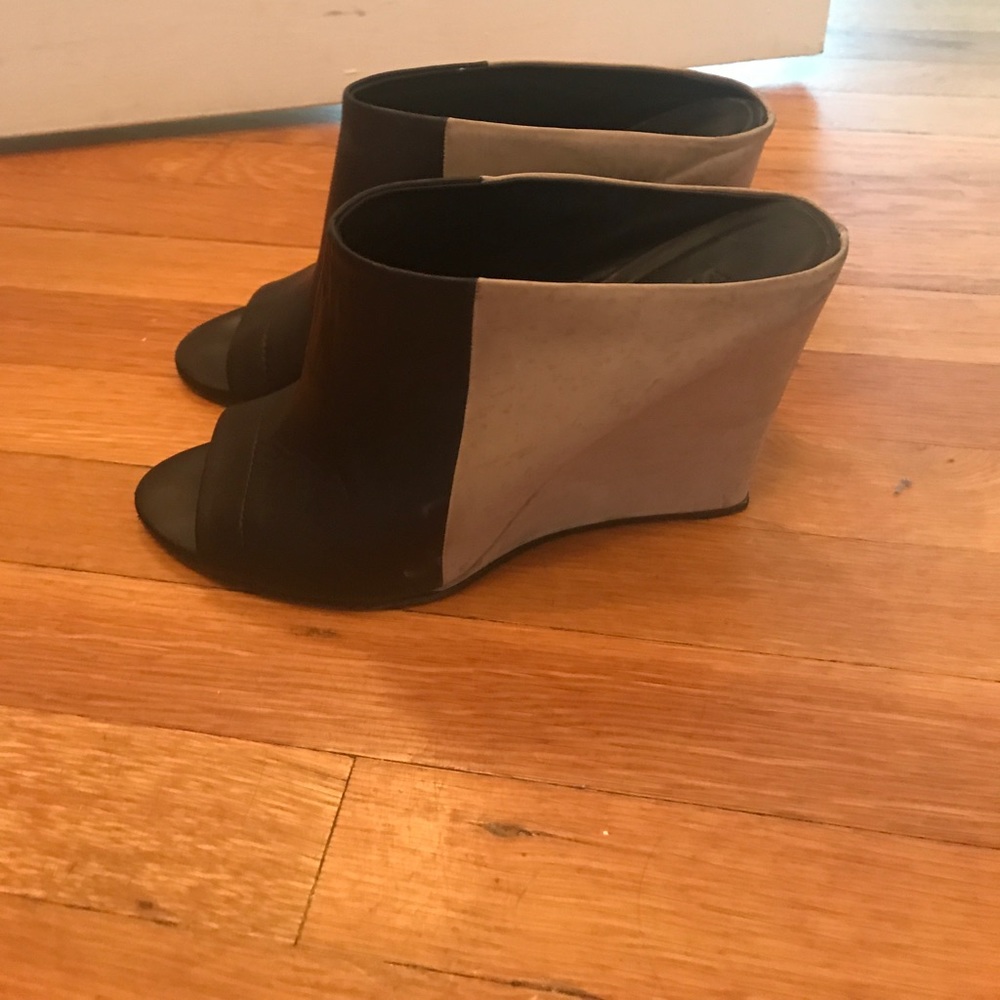 Vince open toe / two toned wedges