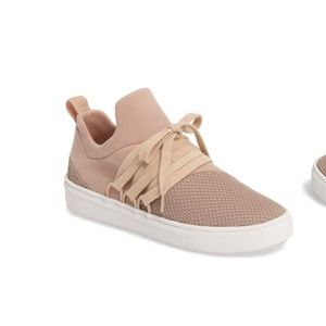 Steve Madden Lancer Sneaker in Blush (Size 6.5)