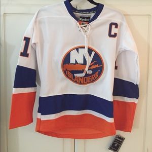 Brand New never worn islanders jersey Brand New never worn islanders jersey