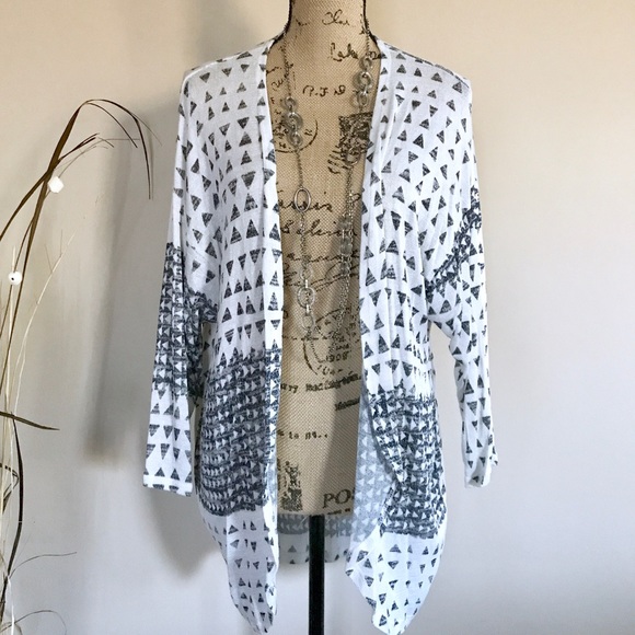 Last 2! Ivory/black print cardigan - Picture 4 of 5