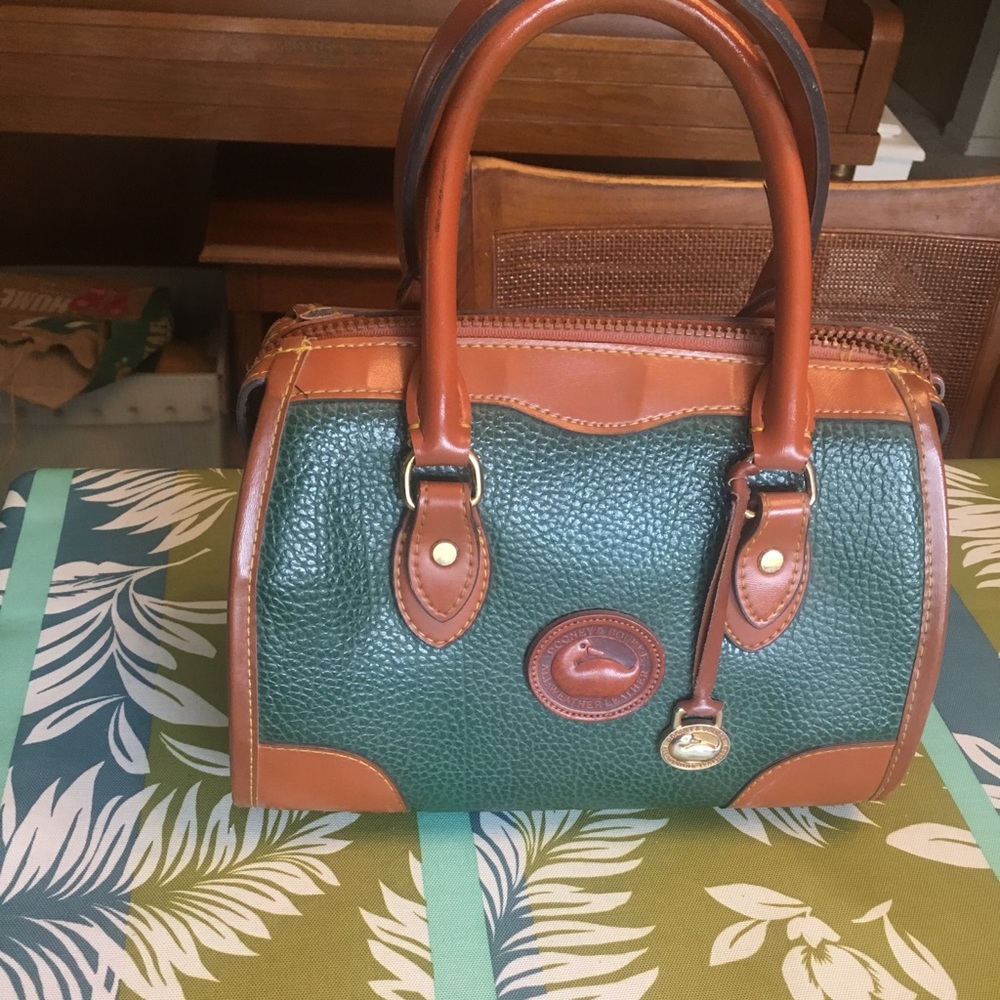 Beautiful vintage Dooney & Bourke handbag