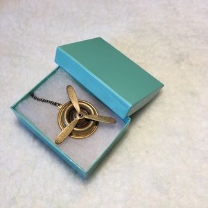 Spinning propeller necklace NEW Spinning propeller necklace NEW