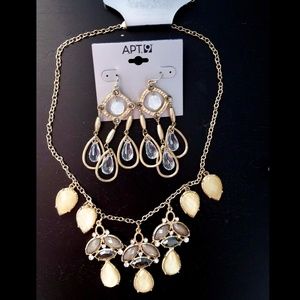 Gold and White Party Jewelry Se Chandelier earring Gold and White Party Jewelry Se Chandelier earring