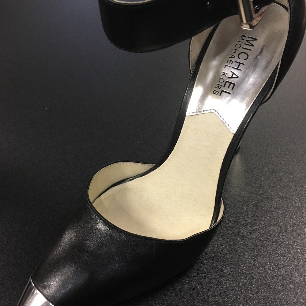 🔥MICHAEL KORS HEELS