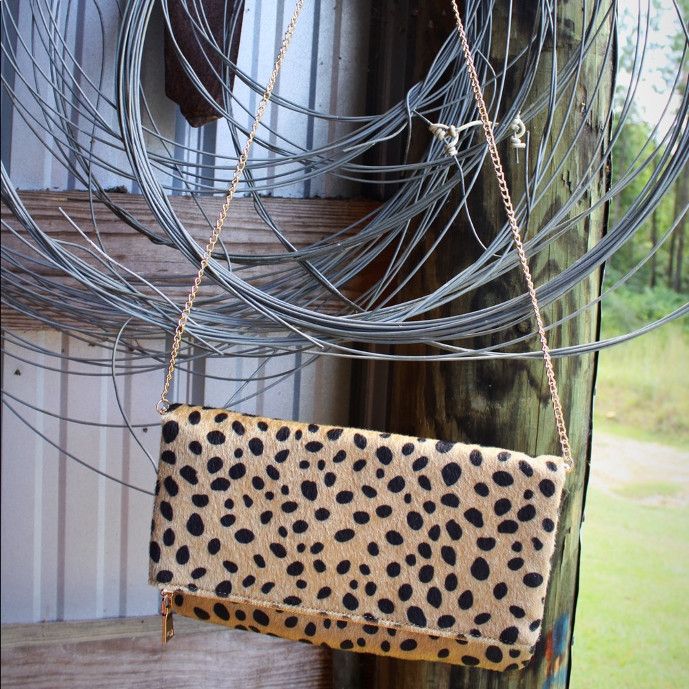 Leopard Print a Clutch with Detachable Chain - Picture 2 of 3
