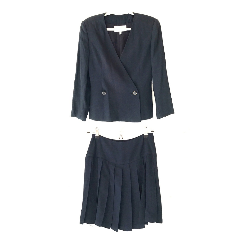 Vintage90's navy blue power suit made in Italy