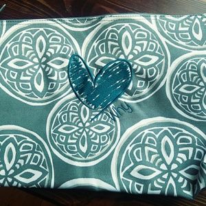 Thirtyone zipper pouch