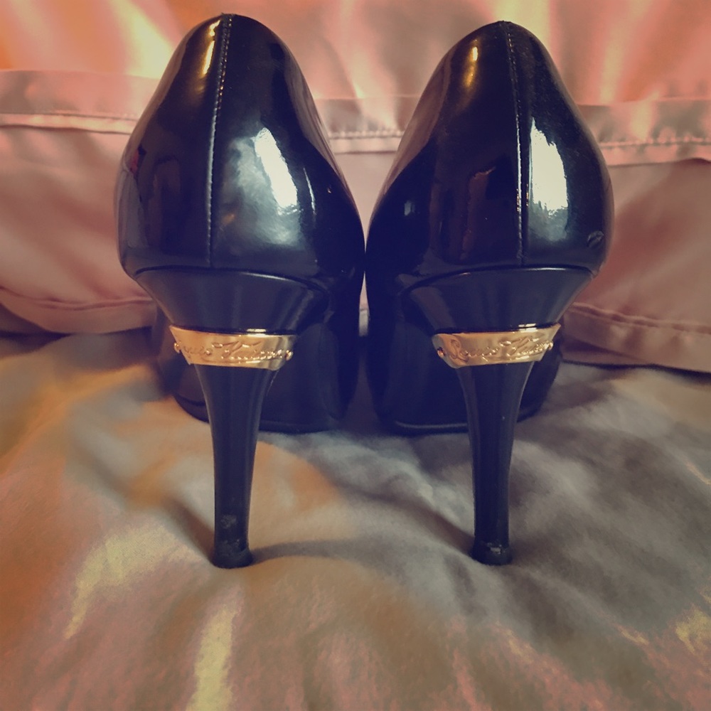 Louis Vuitton black pumps