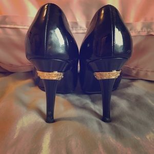 Louis Vuitton black pumps
