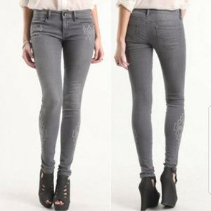 Embroidered Bullhead jeans