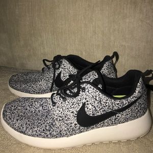 Custom speckled Nike Roshes runs