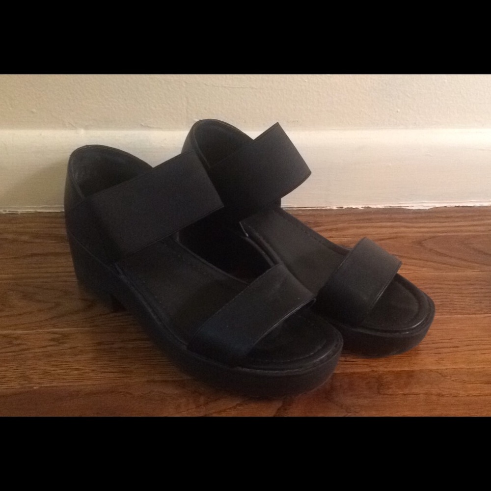 Black heel sandal