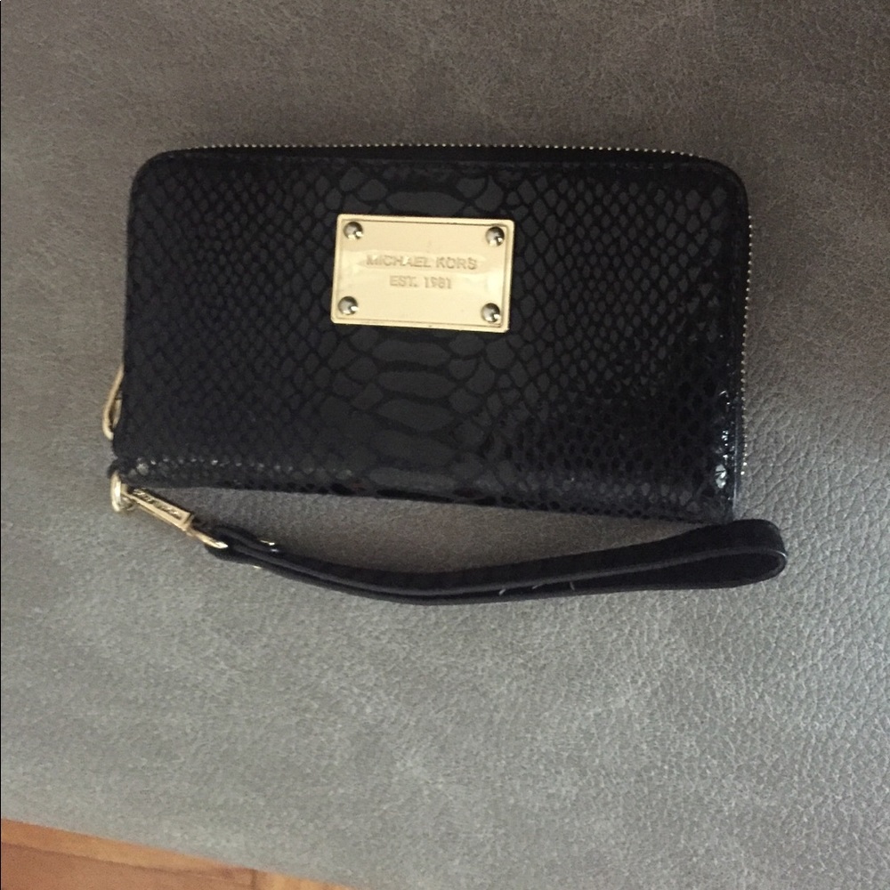Michael Kors smartphone wallet wristlet