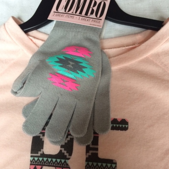 NEW Be a Little Wild Pale Pink Sweatshirt Set - Picture 2 of 3