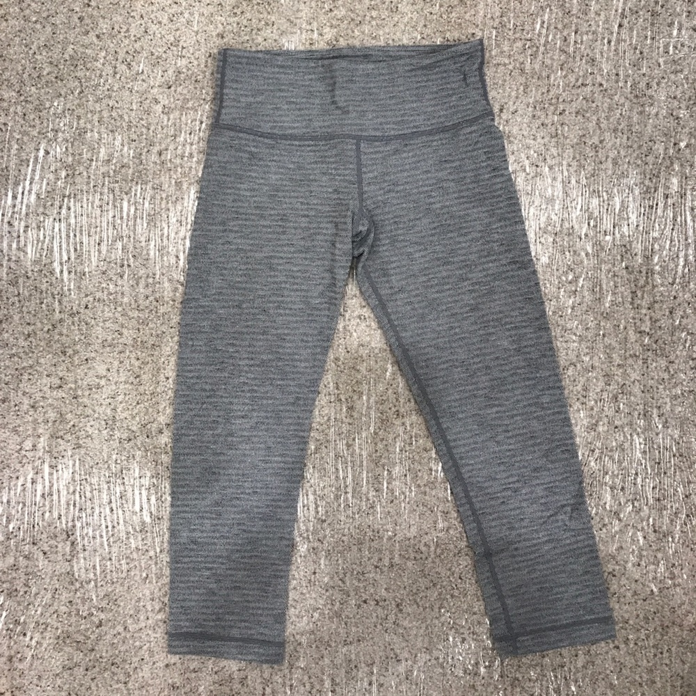 Lululemon Wunder Under Crops Size 6