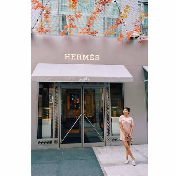 Meet your Posher, Liz - Picture 1 of 1