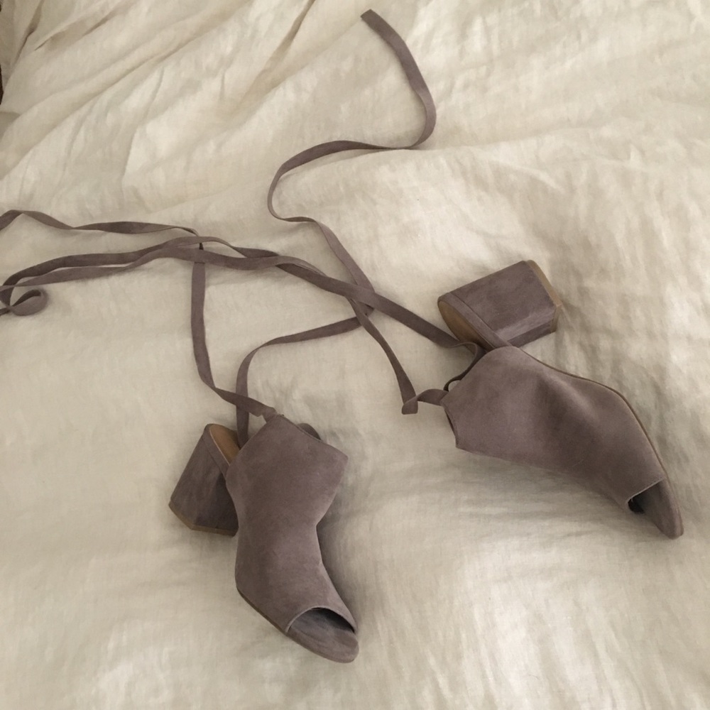 Peep toe suede lace up heels 👡