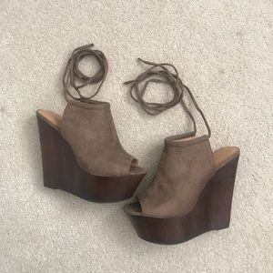 ✨ Wedge lace up heels