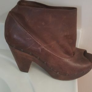 Platform bootie