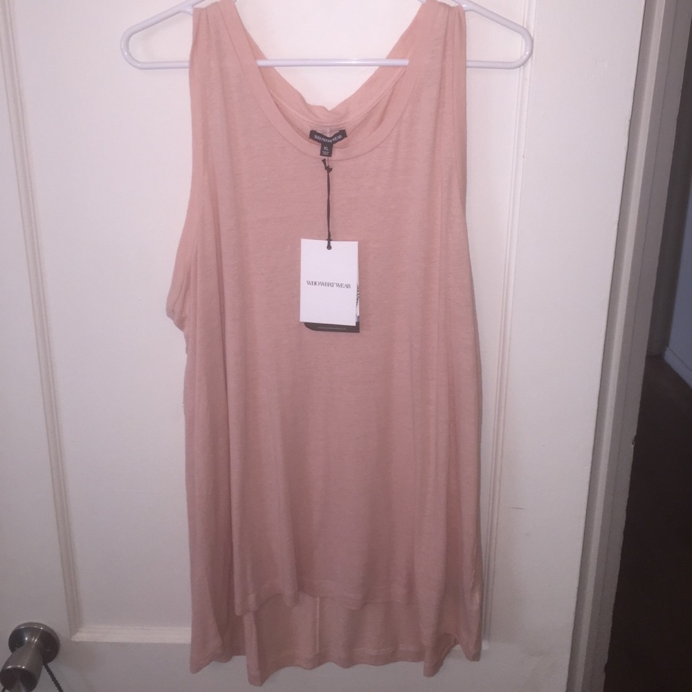 pink tank top