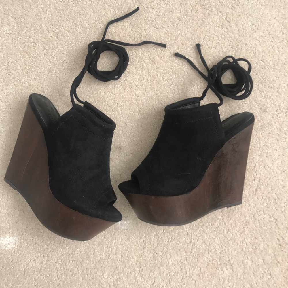 ✨ Wedge Lace Ups