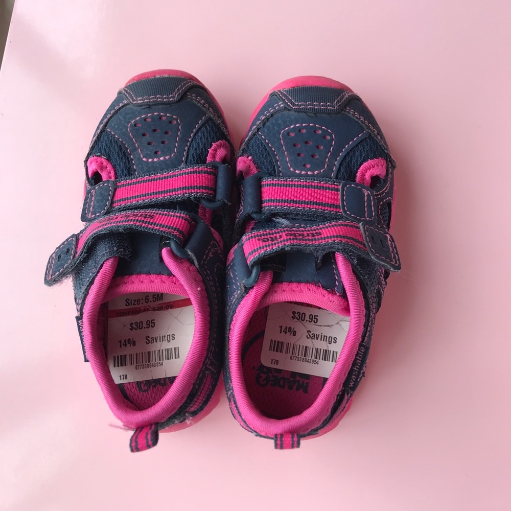 Stride rite Baby walker girls shoes, size 6.5 M.