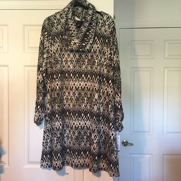 Madison Leigh trapeze dress w/infinity scarf - Picture 2 of 6