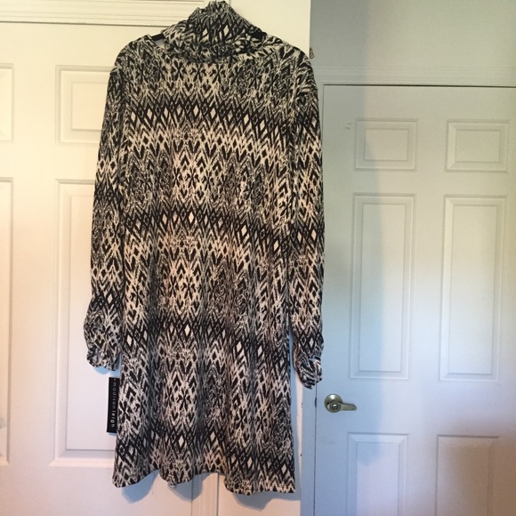 Madison Leigh trapeze dress w/infinity scarf - Picture 3 of 6