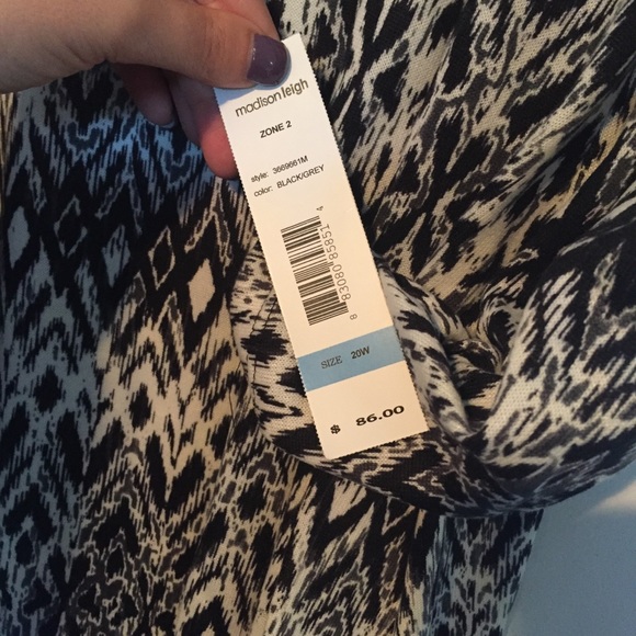 Madison Leigh trapeze dress w/infinity scarf - Picture 5 of 6