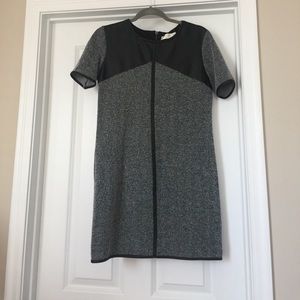 Short-sleeved leather shift dress. Size M.
