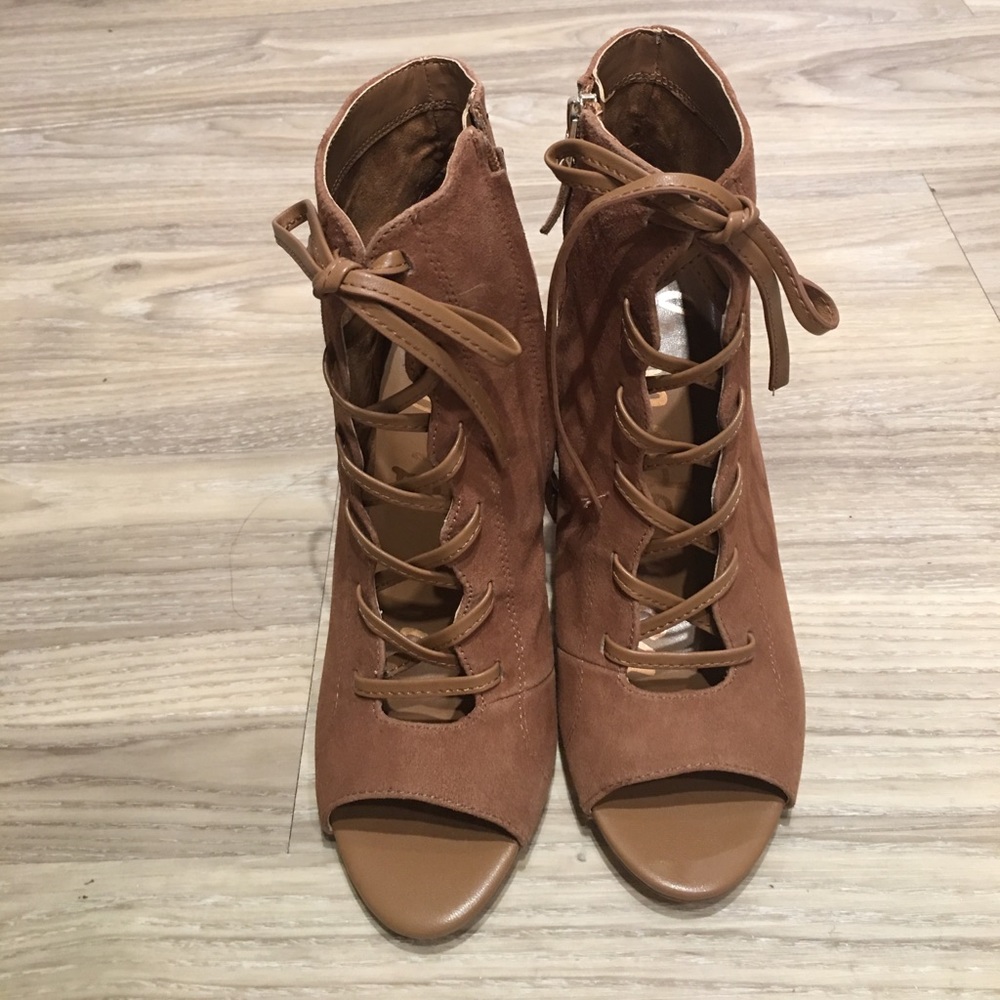 Yvie Sam Edelman in saddle Suede