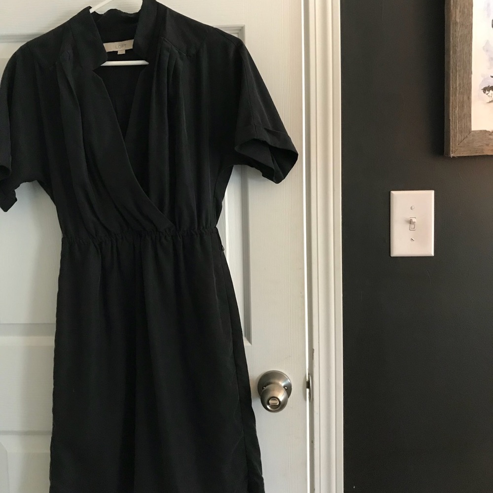 Cute black dress with collar