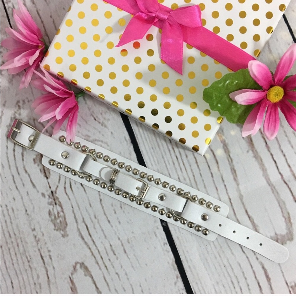 Leather Rivets Buckle Bracelet -White - Picture 2 of 5