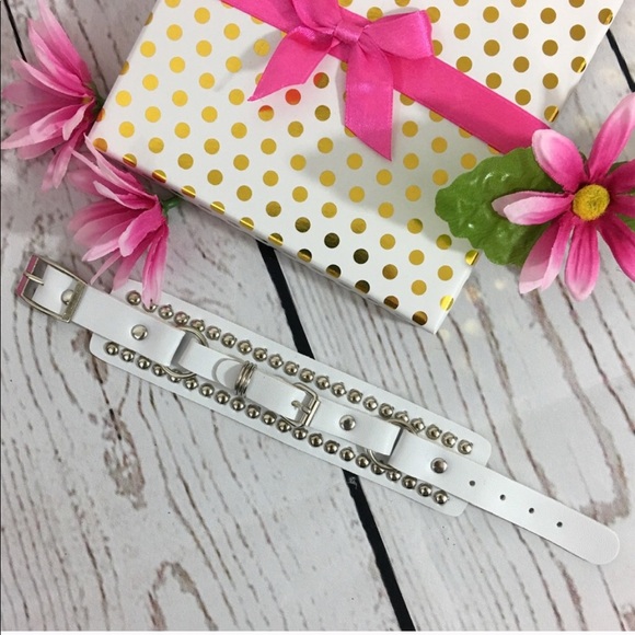 Leather Rivets Buckle Bracelet -White - Picture 2 of 5