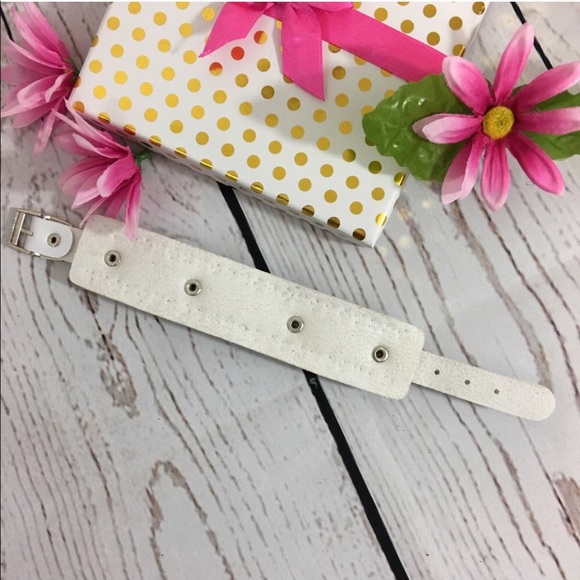 Leather Rivets Buckle Bracelet -White - Picture 3 of 5