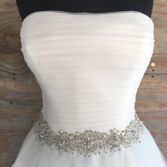 🎉FLASH SALE🎉 Allure Bridals style #9168 - Picture 2 of 8