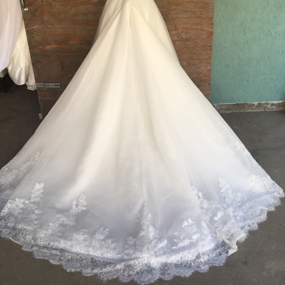 🎉FLASH SALE🎉 Allure Bridals style #9168 - Picture 6 of 8