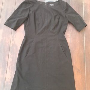 ⬇️ $40 Beautiful petite Tahari sheath dress