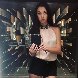 Meet your Posher, Zina