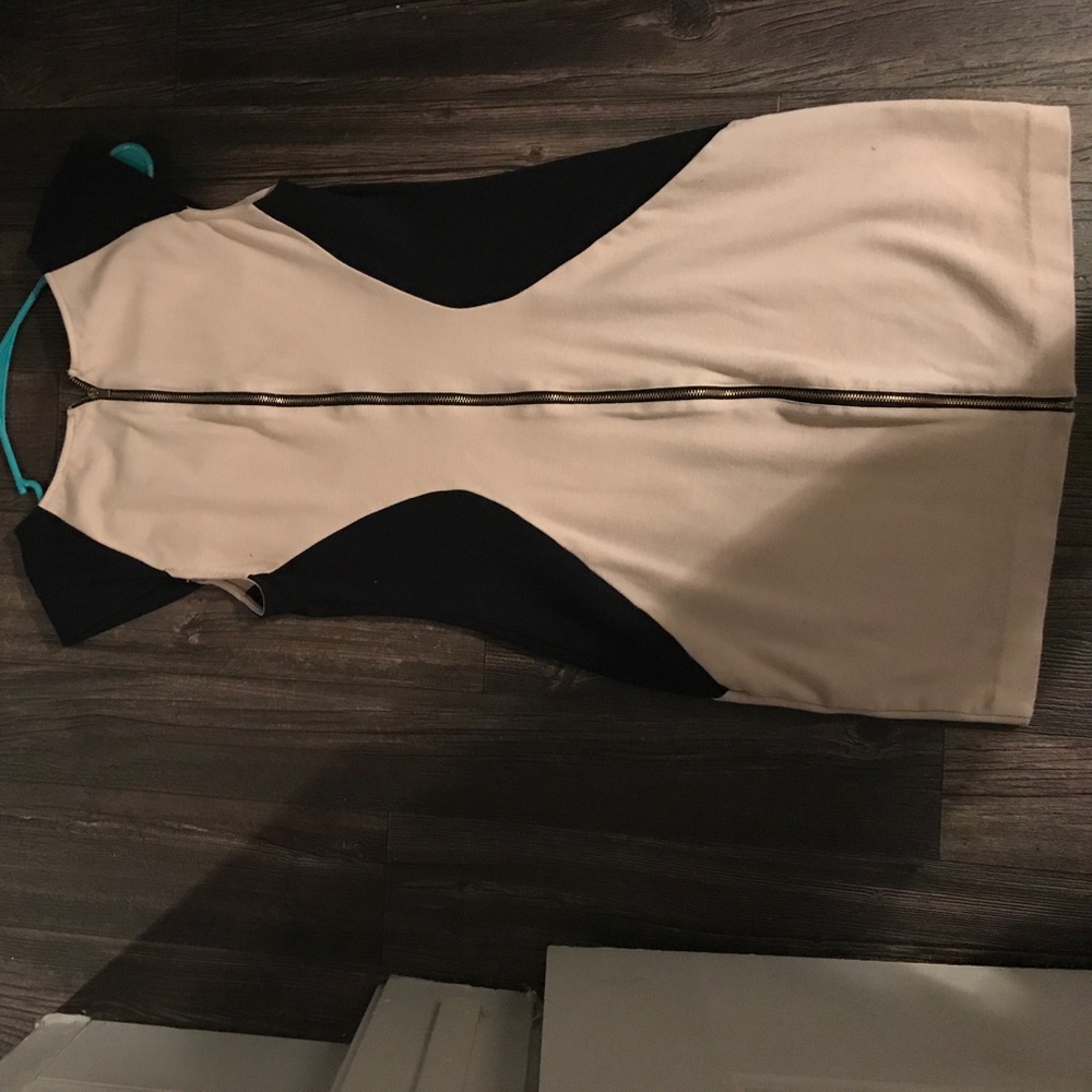 Express dress - Picture 2 of 2