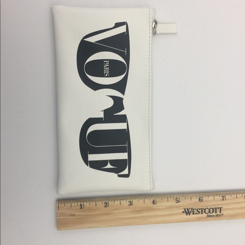 Cosmetic pouch