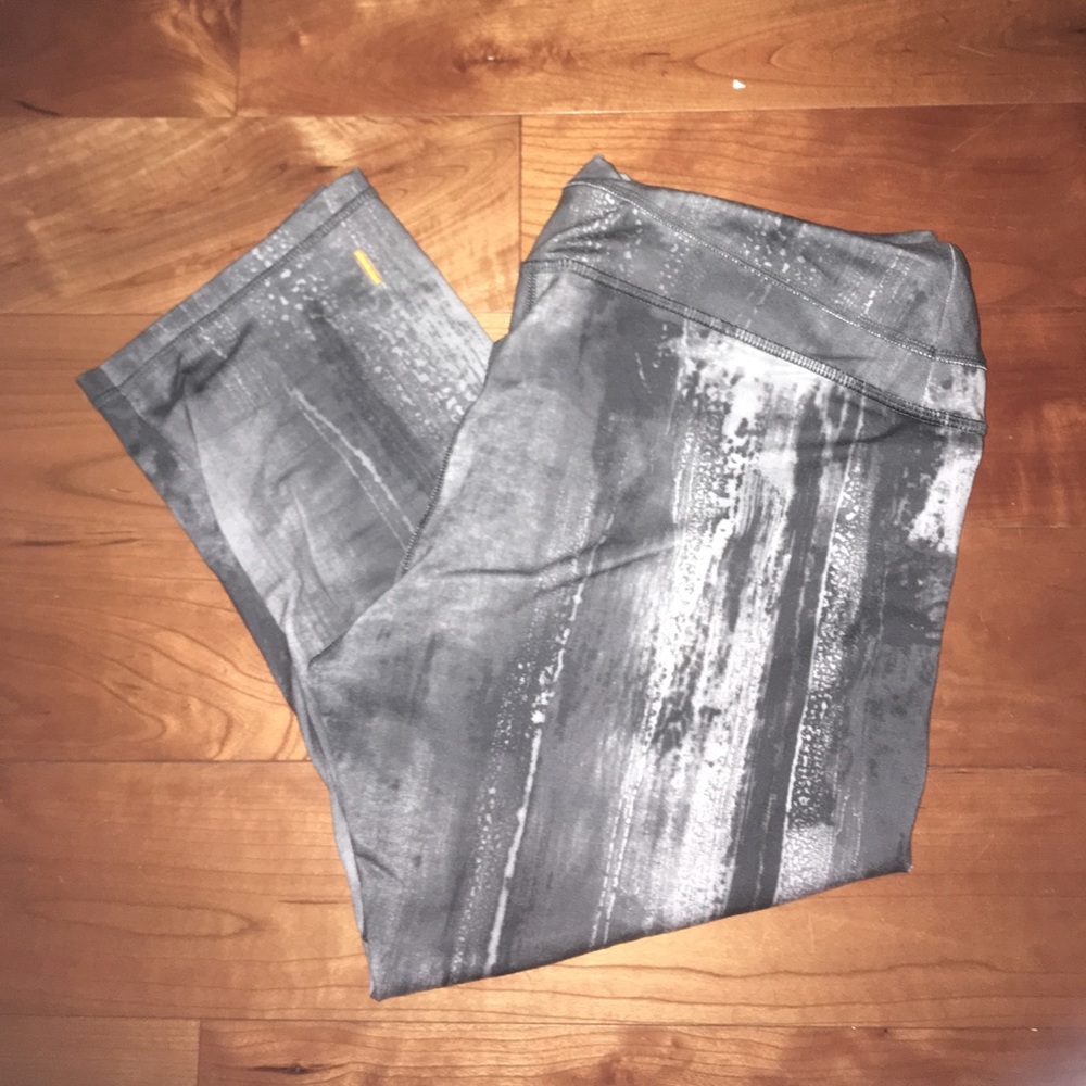 Lucy activewear crops in gray and white